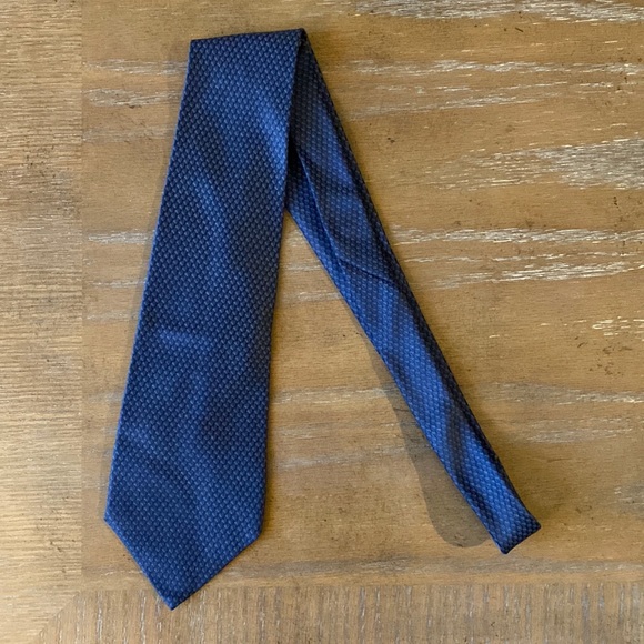 Van Heusen Navy Blue Tie - Picture 2 of 6